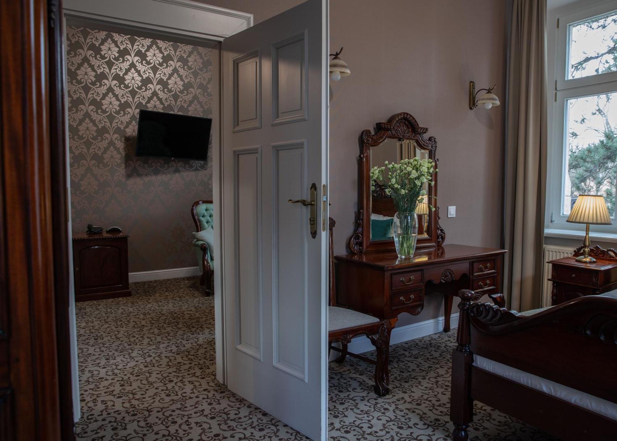 Hotel Debowy Biowellness & Spa Gory Sowie Bielawa  Ngoại thất bức ảnh